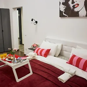https://rv-old-city-apartment.hotels-of-kiev.com