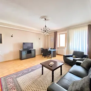 https://cozy-apartment-in-the-center-of-0171.alltbilisihotels.com